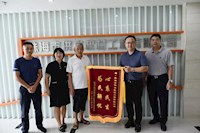 搶修污水管為民解憂，居民夸贊送錦旗